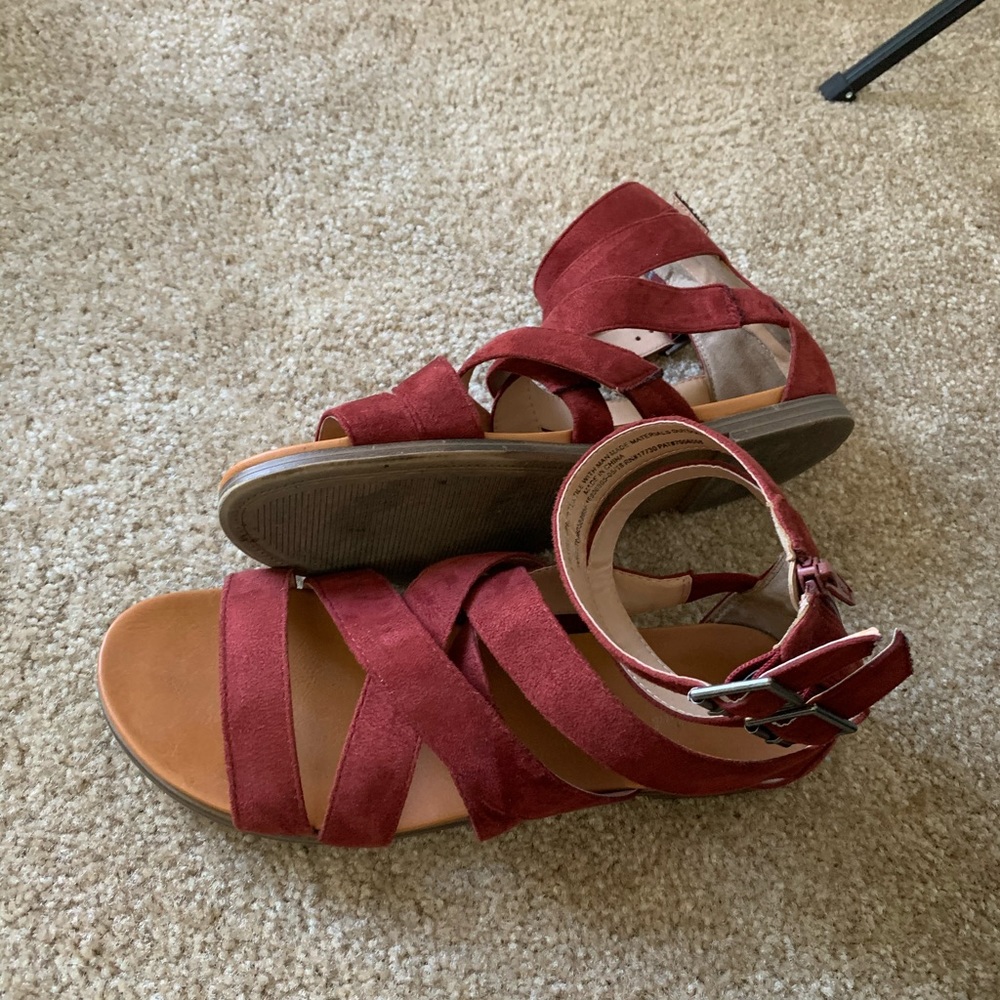 Women’s sandals